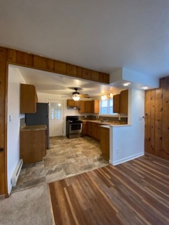 Building Photo - 59636 Rosedale Ave