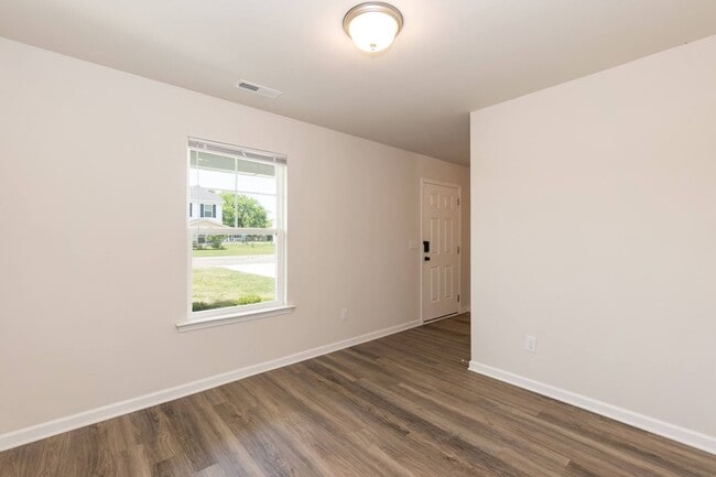 Building Photo - Modern Four Bedroom Home
