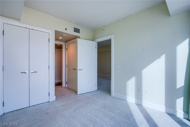 Building Photo - 2700 S Las Vegas Blvd