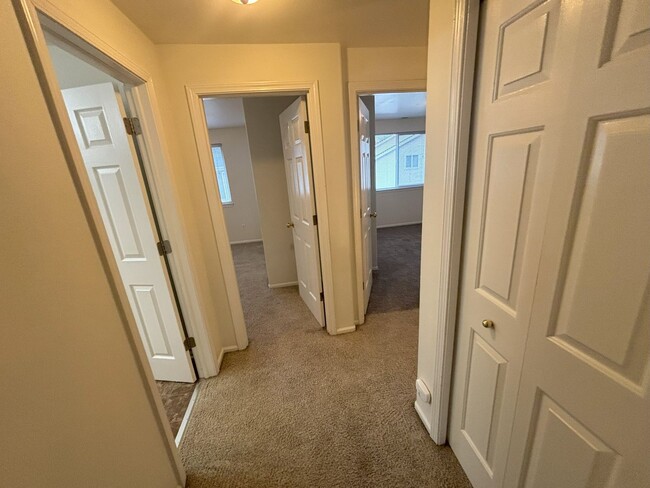 Building Photo - 3 Bed, 2.5 Bath Townhome In The Churchill ...