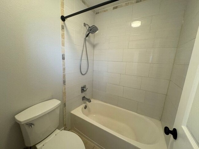 Building Photo - Gulf Breeze - Pineglade - 4 bedroom, 3 bat...