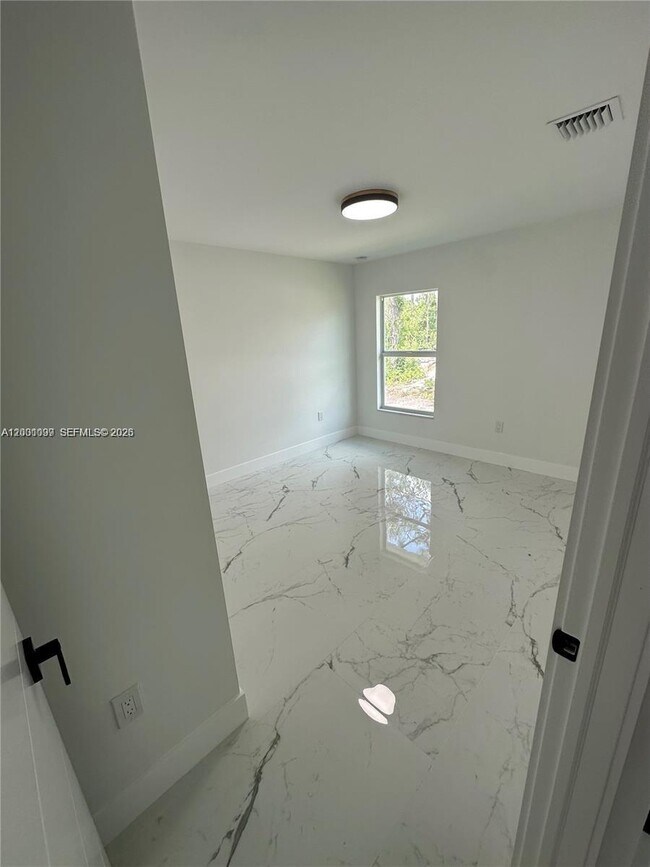 Building Photo - 1125 Milwaukee Blvd