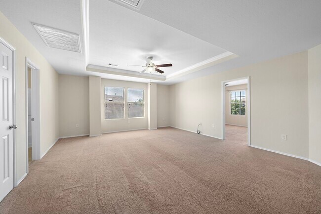 Building Photo - 1418 S Maple Dr