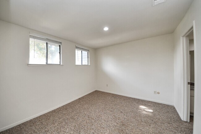 Building Photo - 1059 Country Pl Dr