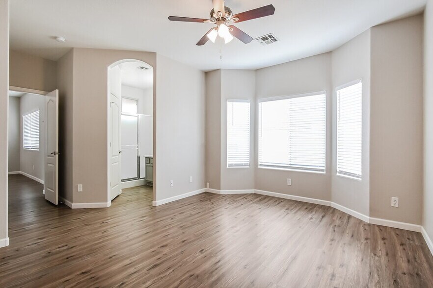 Building Photo - 8172 W Ross Ave
