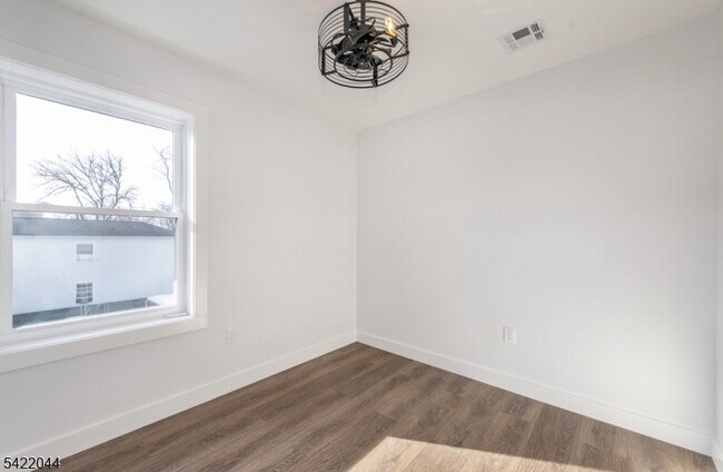 Building Photo - 227 21st St