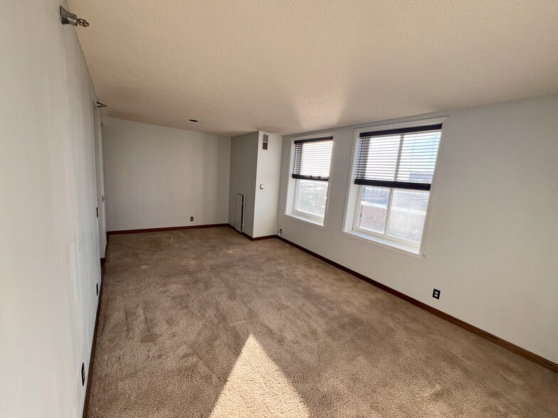 Building Photo - 123 N Locust St