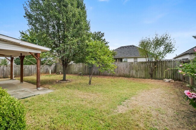 Building Photo - Great 3 Beds + 2 Baths Home with Solar Panels! Large Covered Patio!