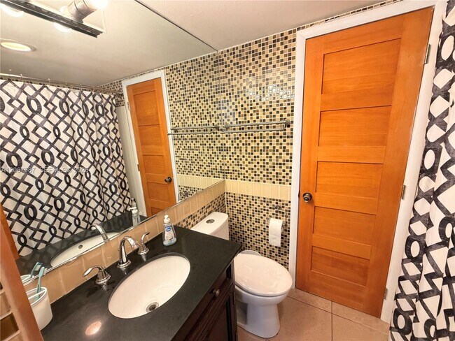 Building Photo - 1825 S Ocean Dr