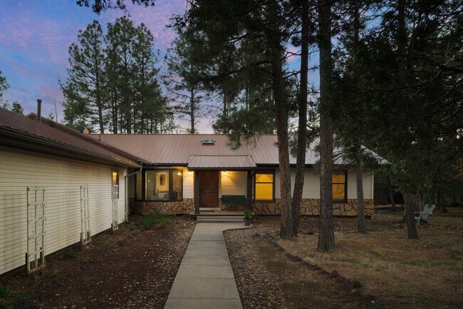 Building Photo - 2237 Lockwood Dr