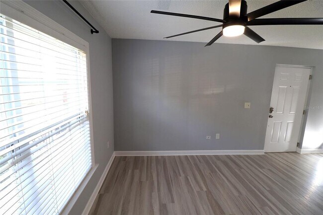 Building Photo - 2035 Dixie Belle Dr