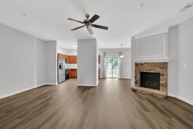 Building Photo - 518 Dragonfly Ct