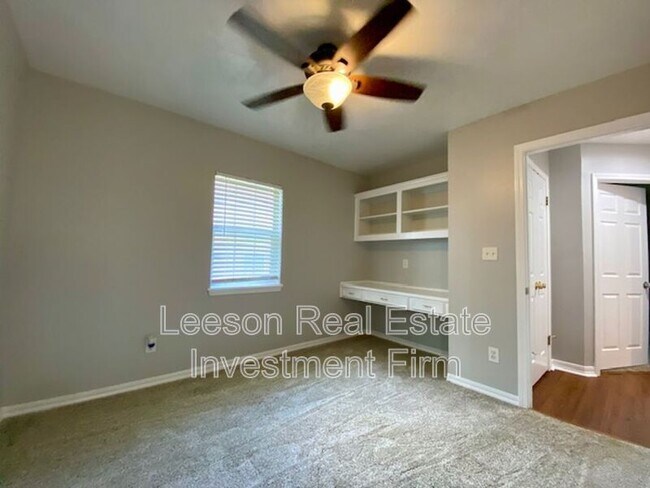 Building Photo - 5842 Bayou Dr