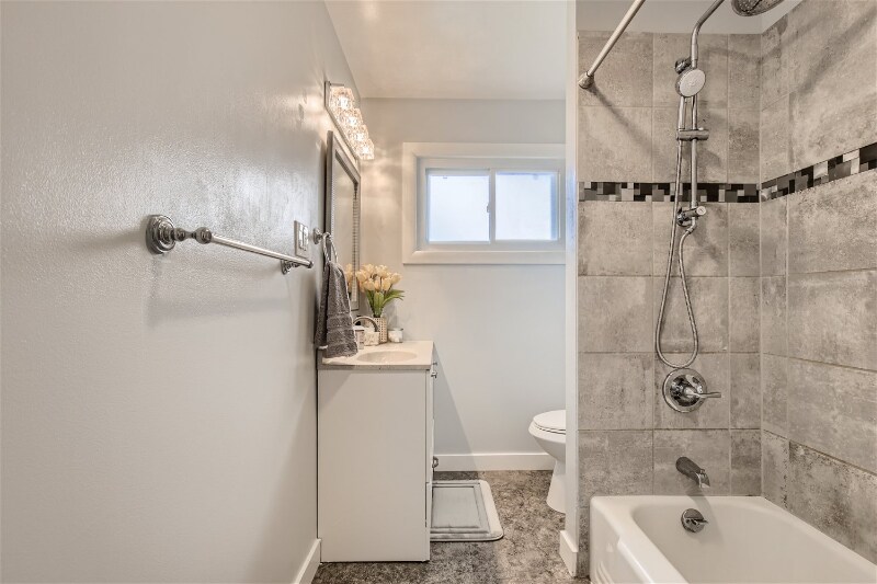 Building Photo - 909 Ogden Cir