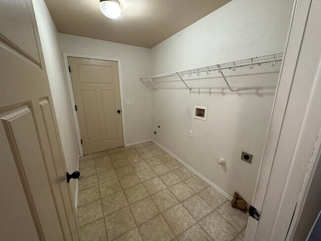 Building Photo - 4284 Sweet Rd