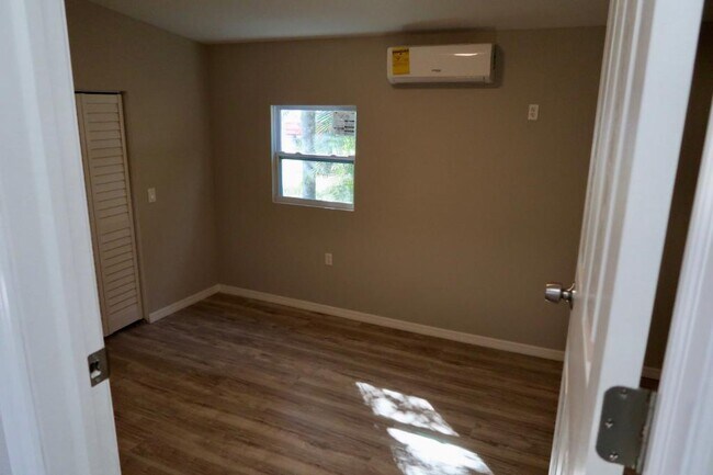 Building Photo - 410 Suwanee Dr
