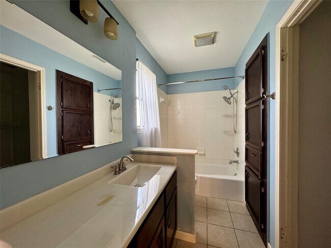 Building Photo - 2112 Surrender Ave