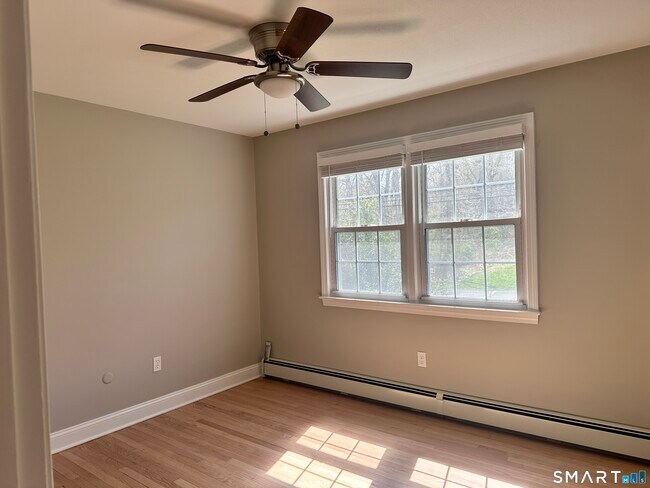 Building Photo - 65 Gate Ridge Rd