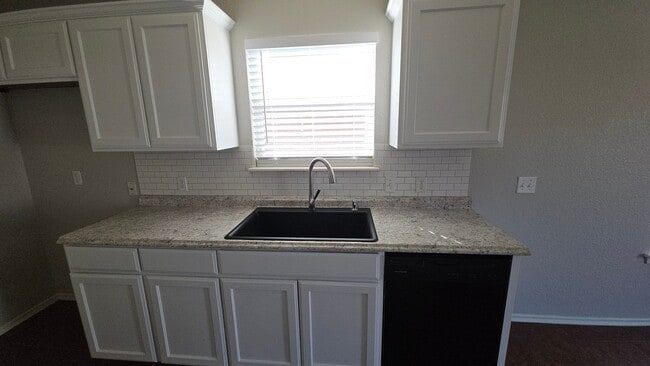 Building Photo - Clean 3 bed 2 bath  - Owasso schools