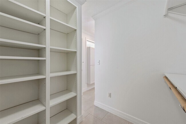 Building Photo - 1510 Afton St