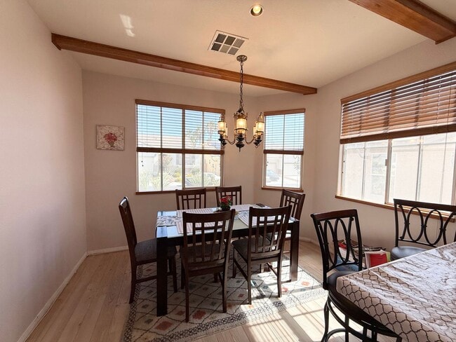 Building Photo - Charming Single-Story Townhome in Gated Southwest Community