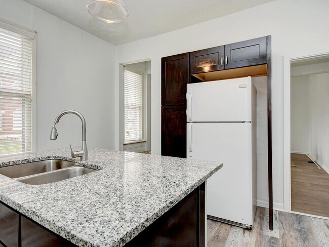 Building Photo - 683-685 South Champion