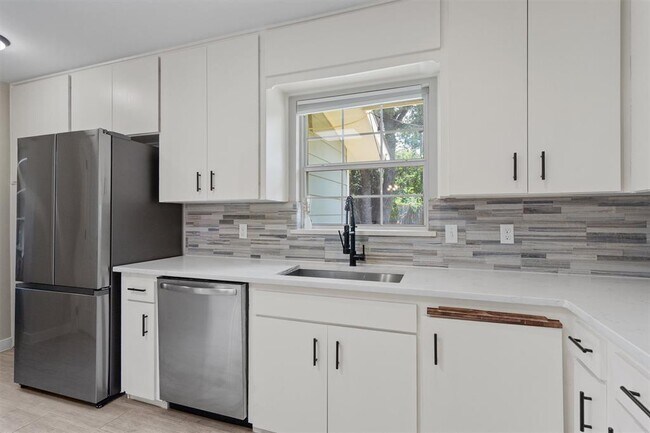 Building Photo - 7707 Robalo Rd