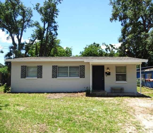 Primary Photo - 3 Bedroom, 1 bath home - Just renovated