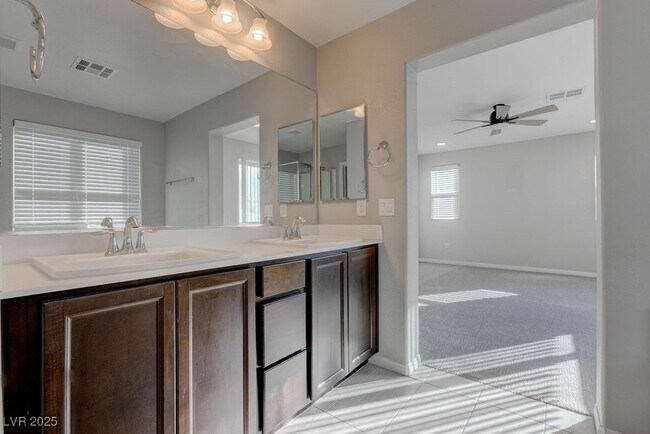 Building Photo - 12847 Slipknot St