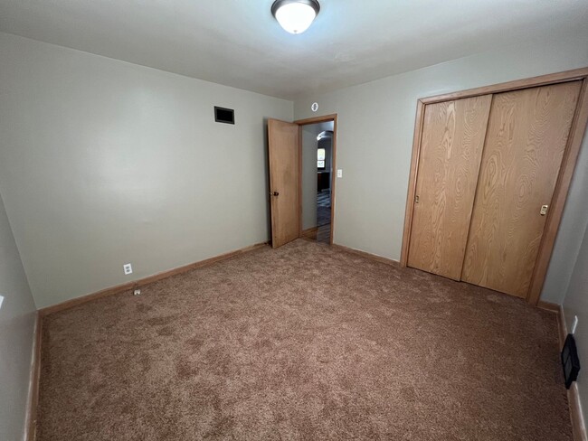 Building Photo - PRICES ARE MELTING! CHECK OUT THIS RENTAL!...