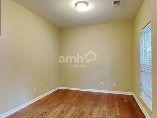 Building Photo - 215 Windsong Dr