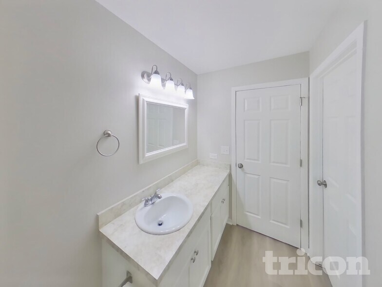 Building Photo - 24882 W Forest Dr