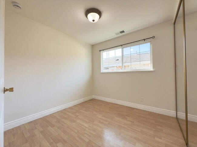 Building Photo - 1397 Adrian Way