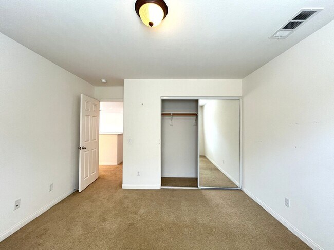 Building Photo - 7143 Leighton Dr