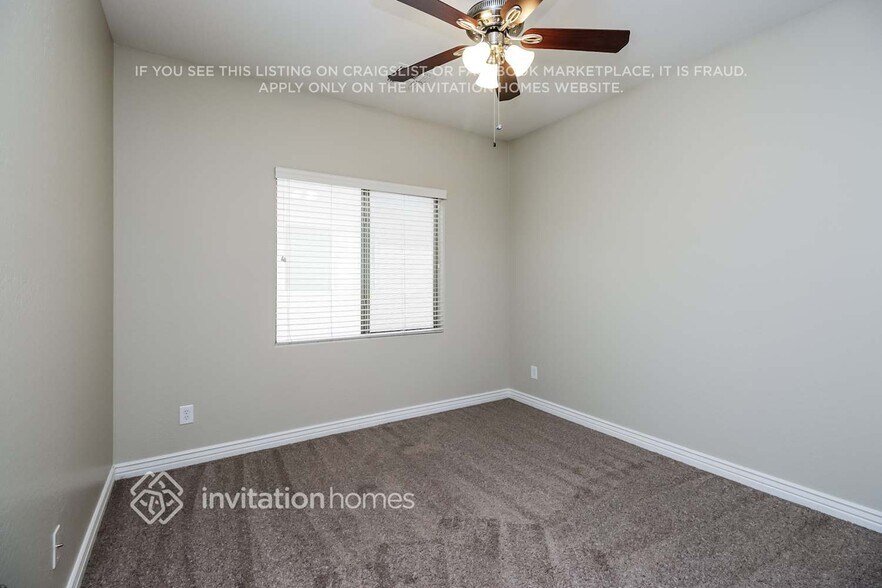 Building Photo - 1015 W Desert Valley Dr