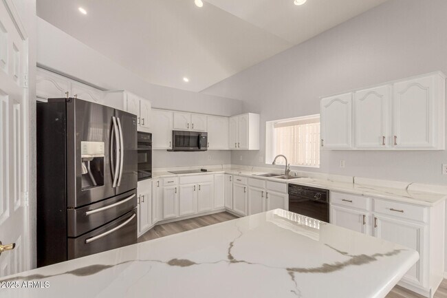 Building Photo - 1526 E Charleston Ave