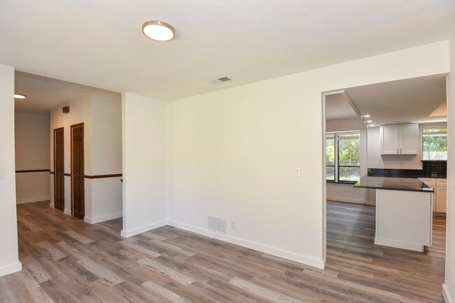 Building Photo - 40 River Ridge Trail