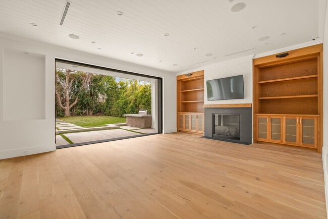 Building Photo - 9022 Monte Mar Dr
