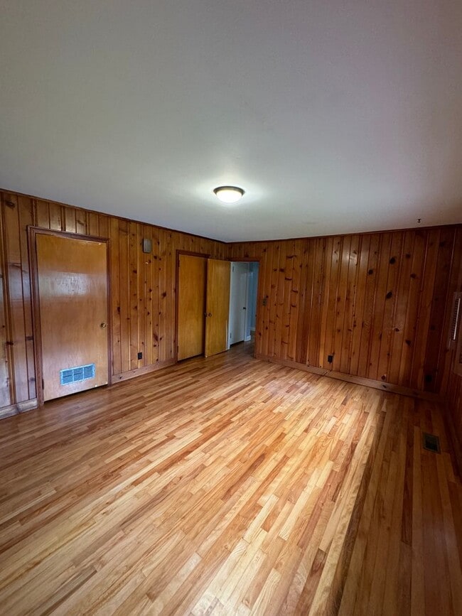 Building Photo - Spacious Home In Oxford