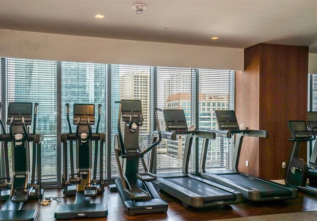 Building Photo - 1300 S Miami Ave