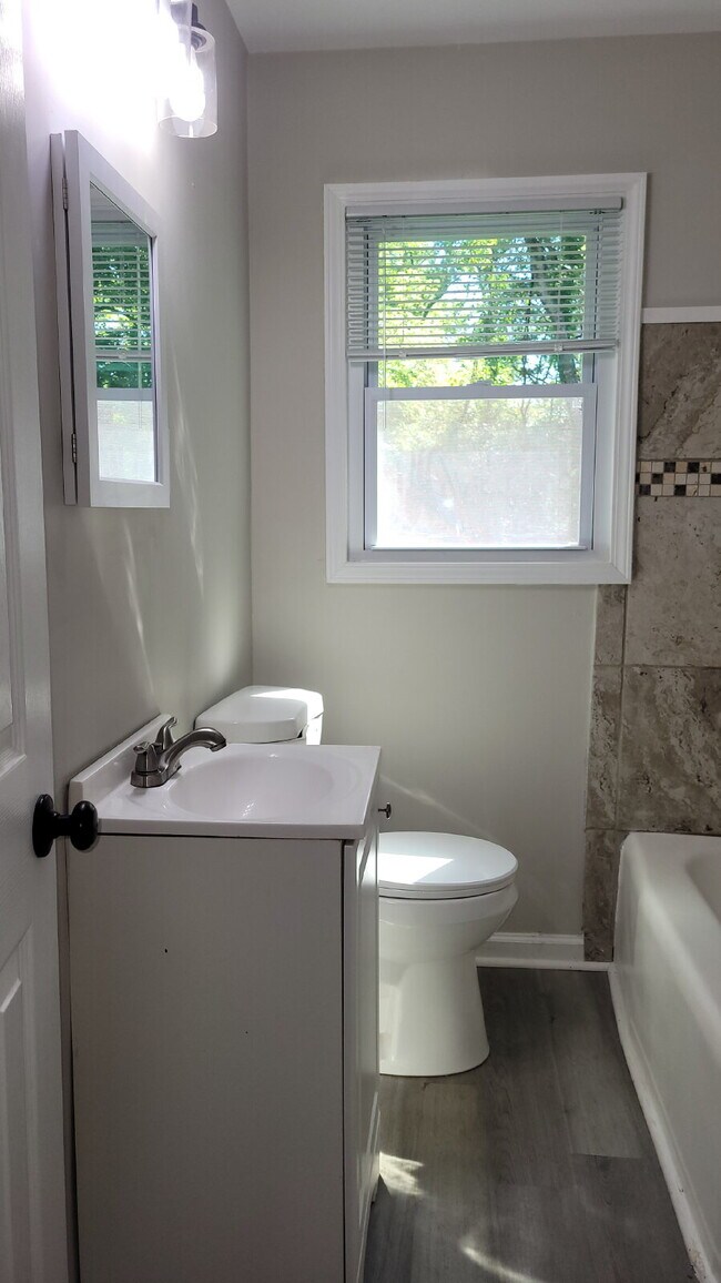 Building Photo - "2-Bedroom Retreat with Cozy Comfort in Huntsville!"