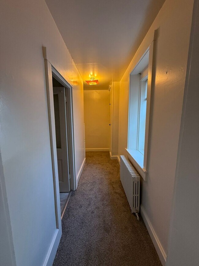 Building Photo - 204 E High St