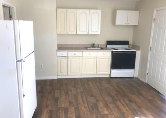 Building Photo - Coming Soon! Charming 1-Story Lockout Townhome in Davenport!