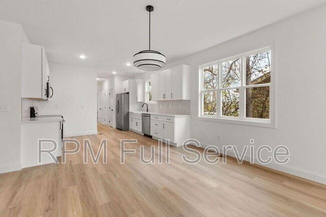 Building Photo - 2109 14th Ave N