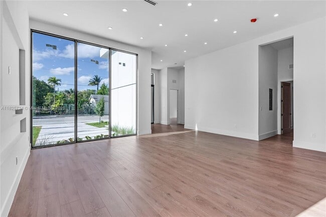 Building Photo - 424 NW 43rd St