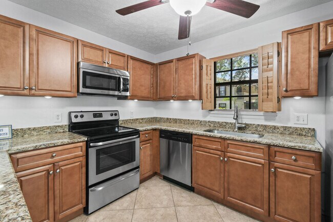 Building Photo - 7361 SE Jamestown Terrace