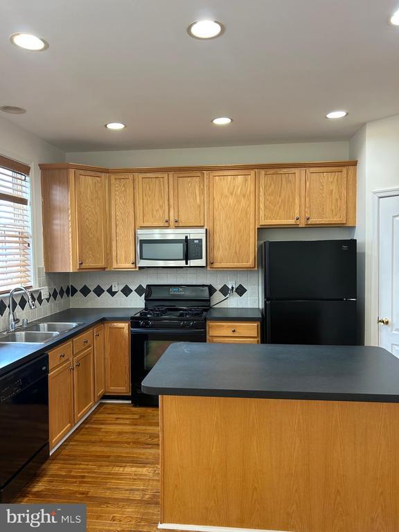 Building Photo - 42540 Magellan Square
