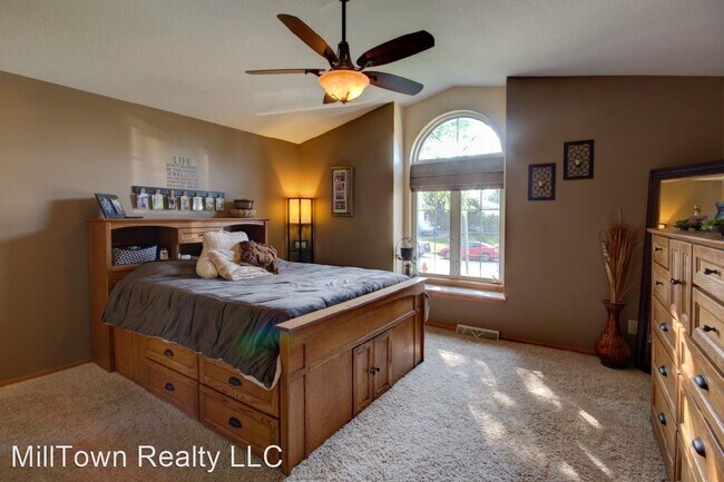 Building Photo - 3 br, 2.5 bath House - 234 Melrose Dr