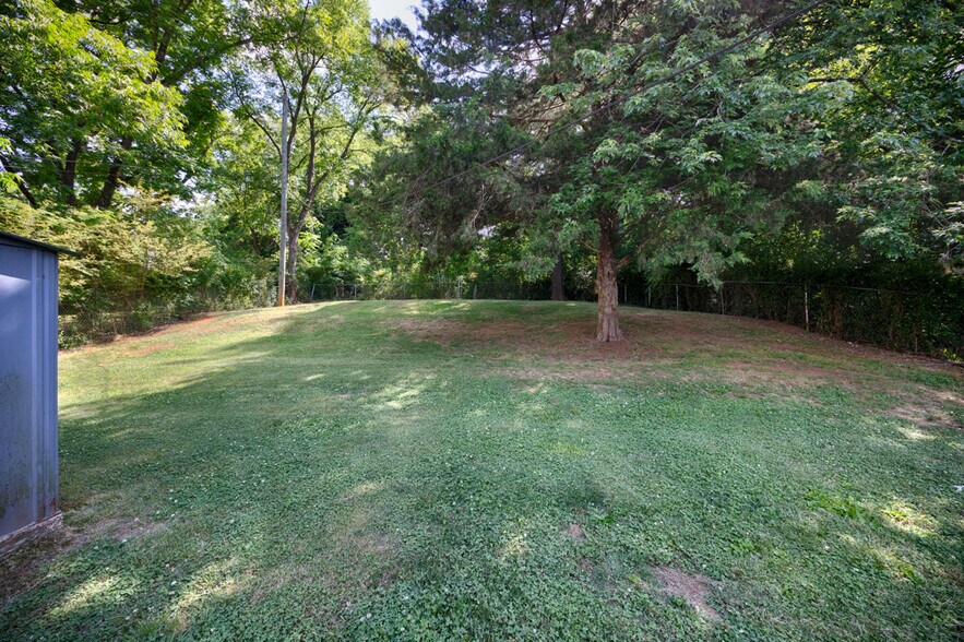 Building Photo - 907 Fairway Dr NW