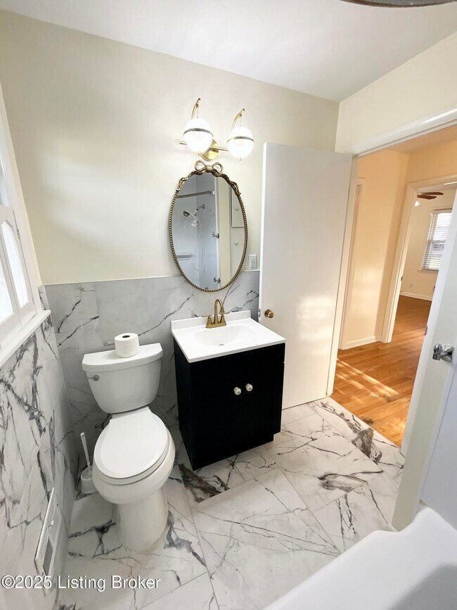 Building Photo - 7913 Greenway Dr